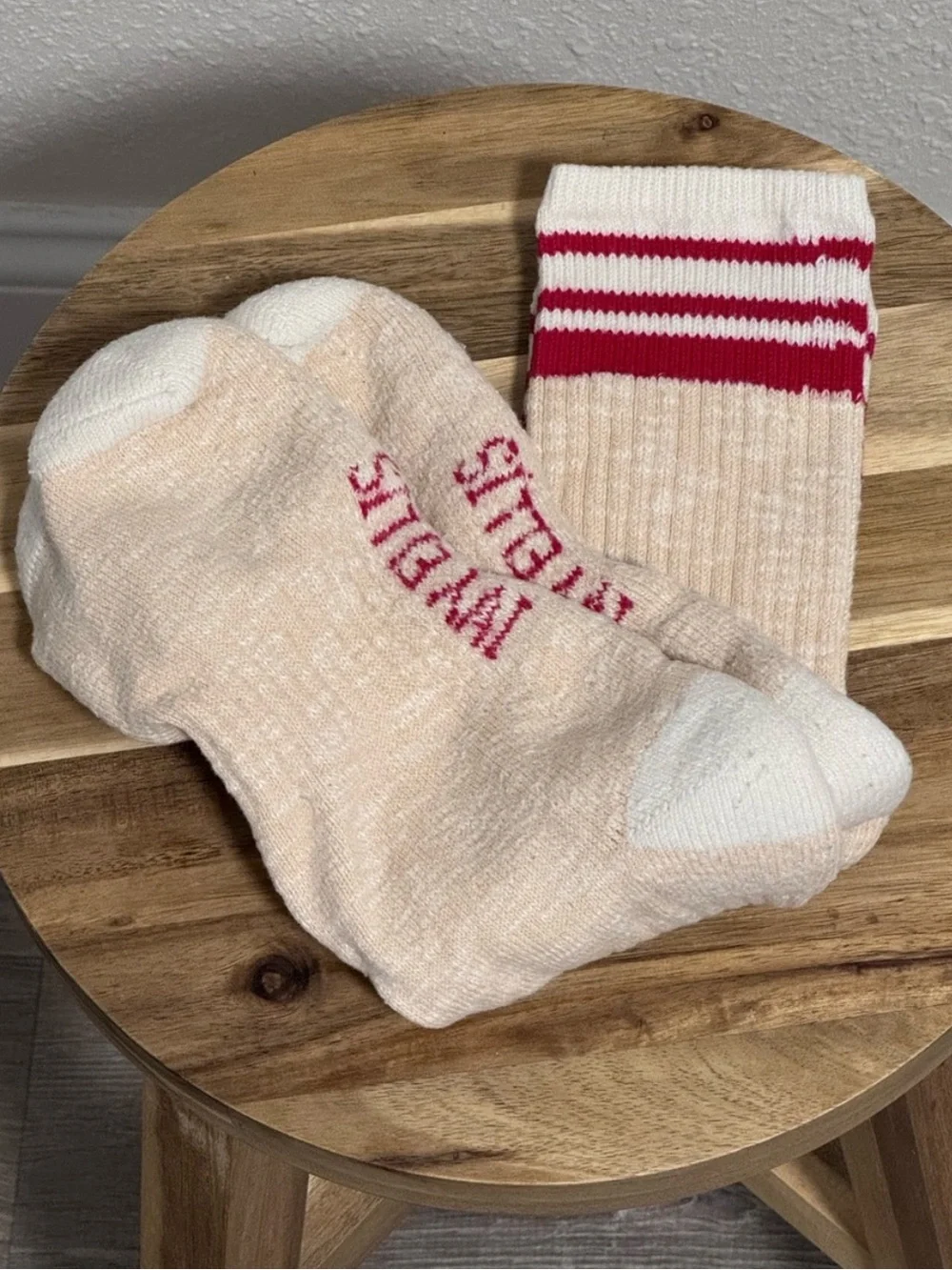 Ivy Ellis The Torrisdale Striped Ribbed Socks Red Cream Unisex OS